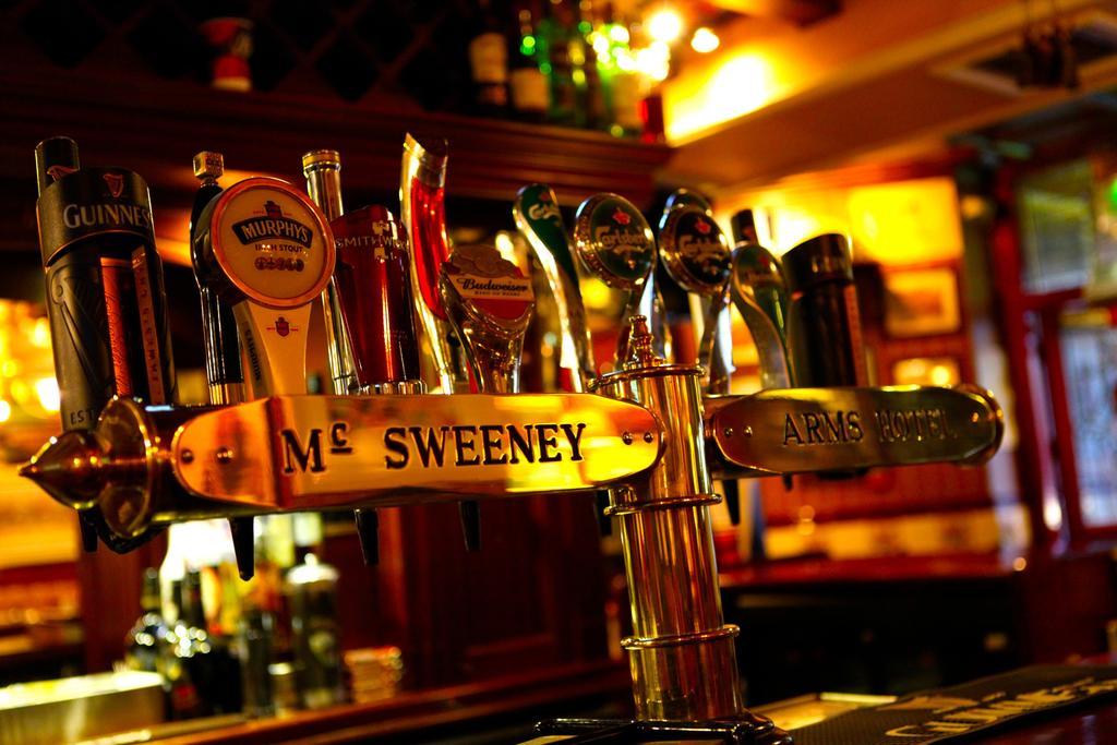 Mcsweeney Arms Hotel Cill Airne Kültér fotó