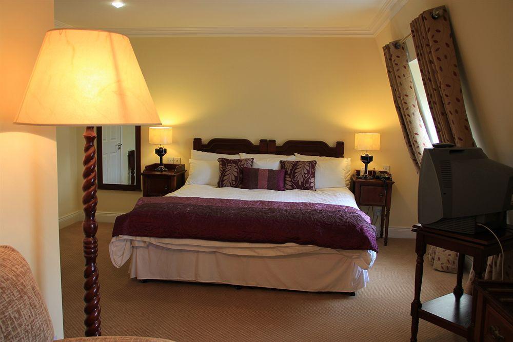 Mcsweeney Arms Hotel Cill Airne Kültér fotó
