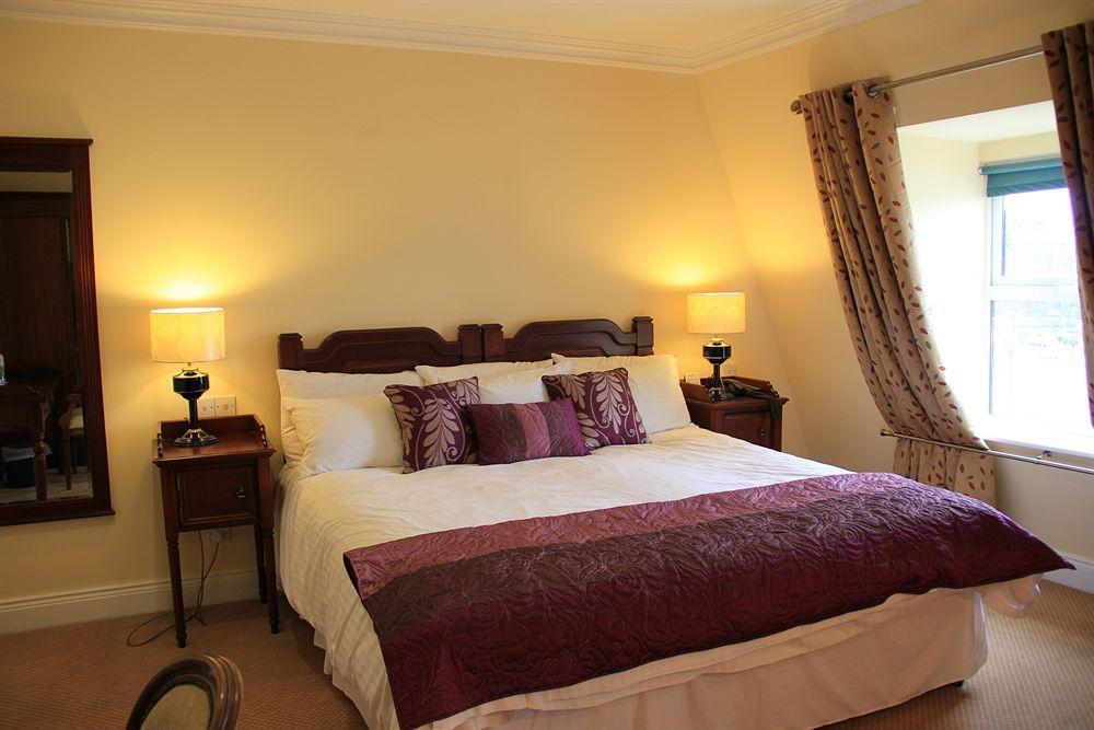 Mcsweeney Arms Hotel Cill Airne Kültér fotó