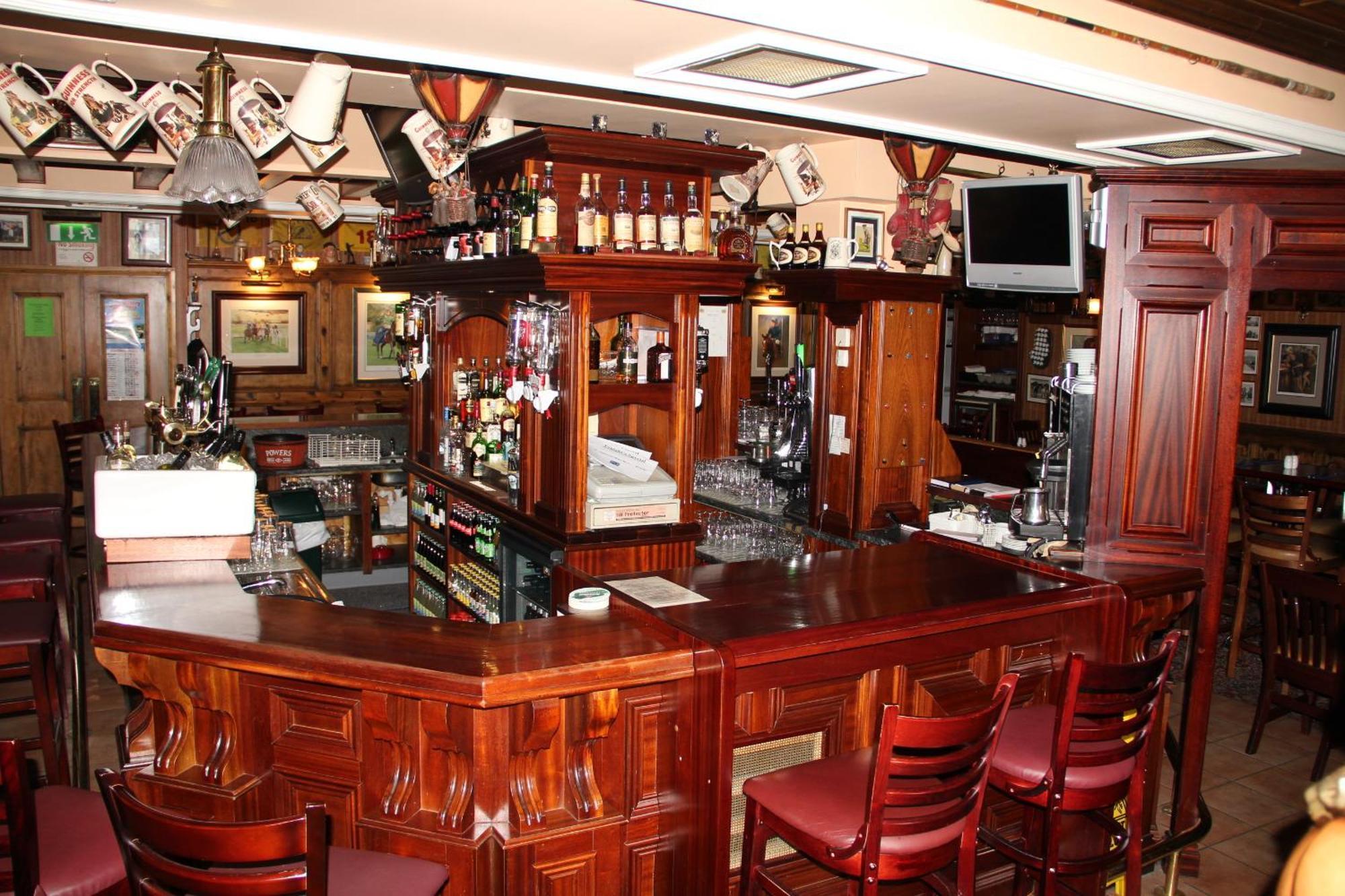 Mcsweeney Arms Hotel Cill Airne Kültér fotó