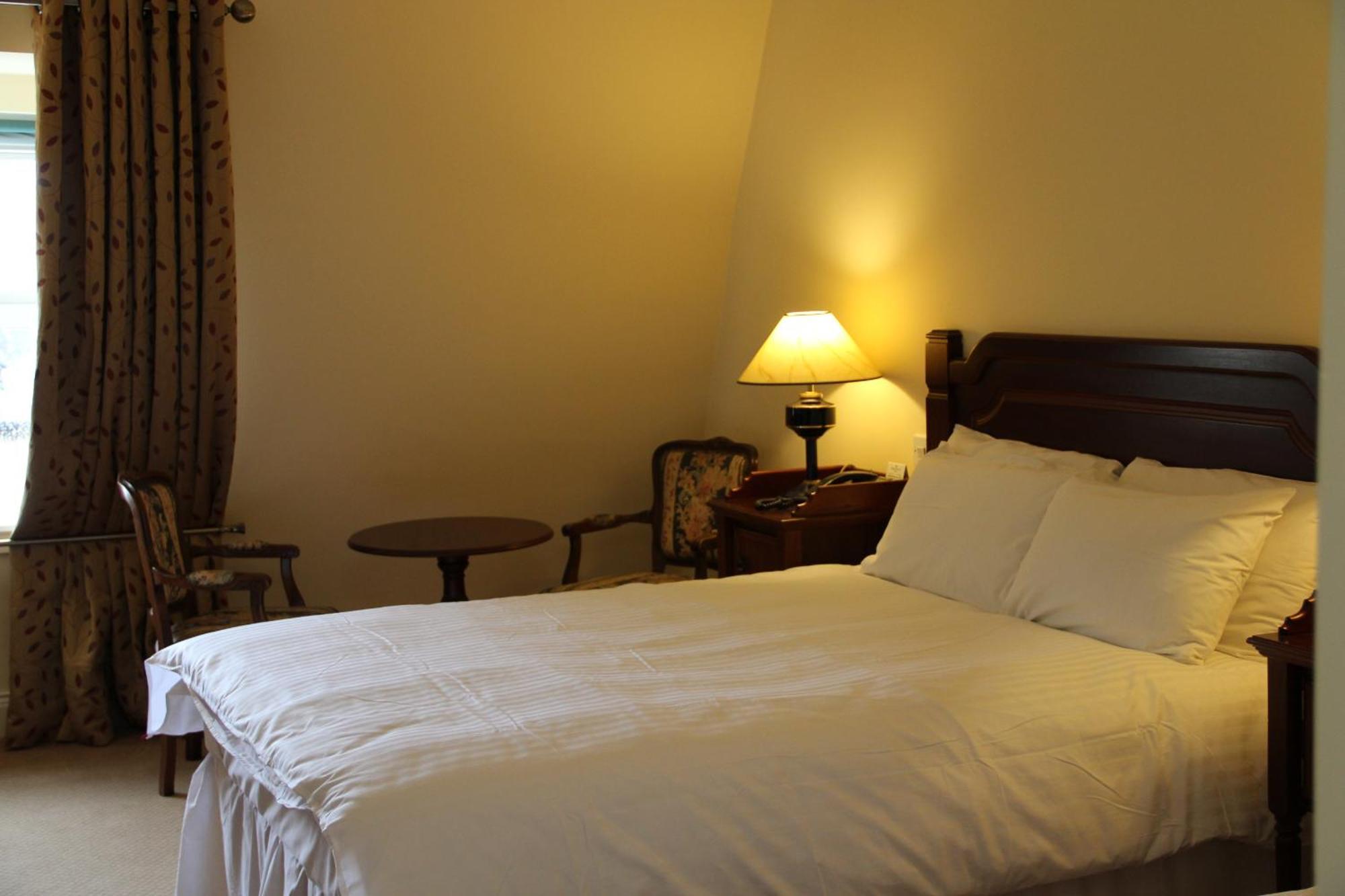 Mcsweeney Arms Hotel Cill Airne Kültér fotó