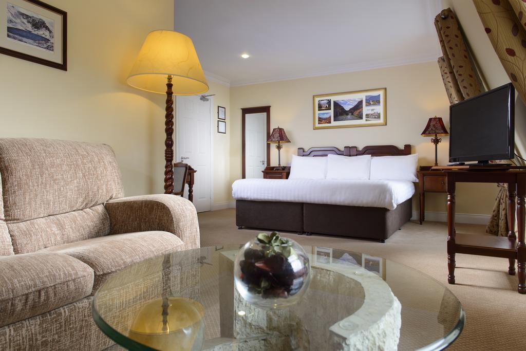 Mcsweeney Arms Hotel Cill Airne Kültér fotó