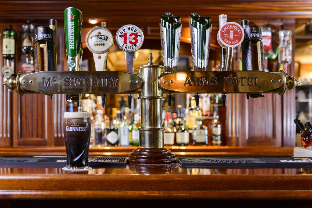 Mcsweeney Arms Hotel Cill Airne Kültér fotó