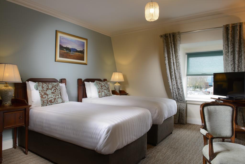 Mcsweeney Arms Hotel Cill Airne Kültér fotó