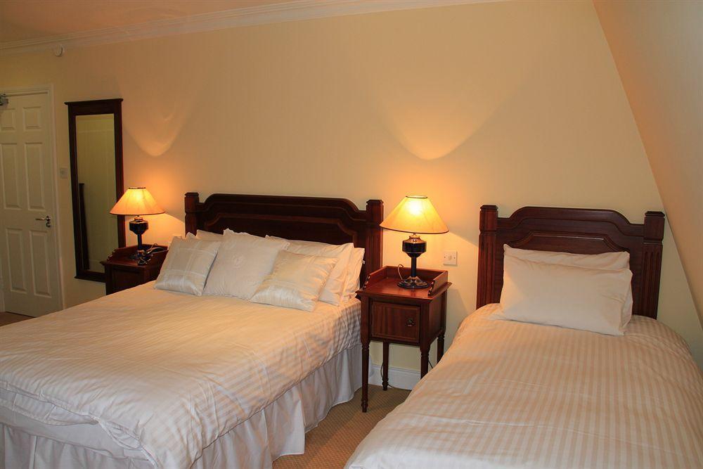 Mcsweeney Arms Hotel Cill Airne Kültér fotó