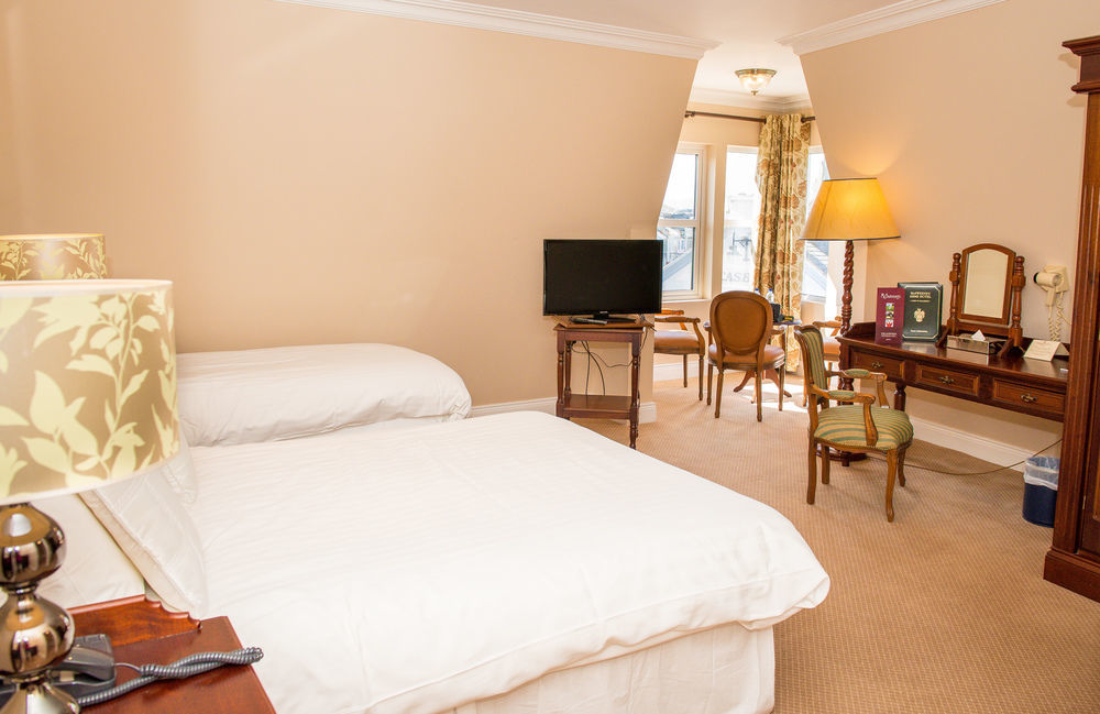 Mcsweeney Arms Hotel Cill Airne Kültér fotó