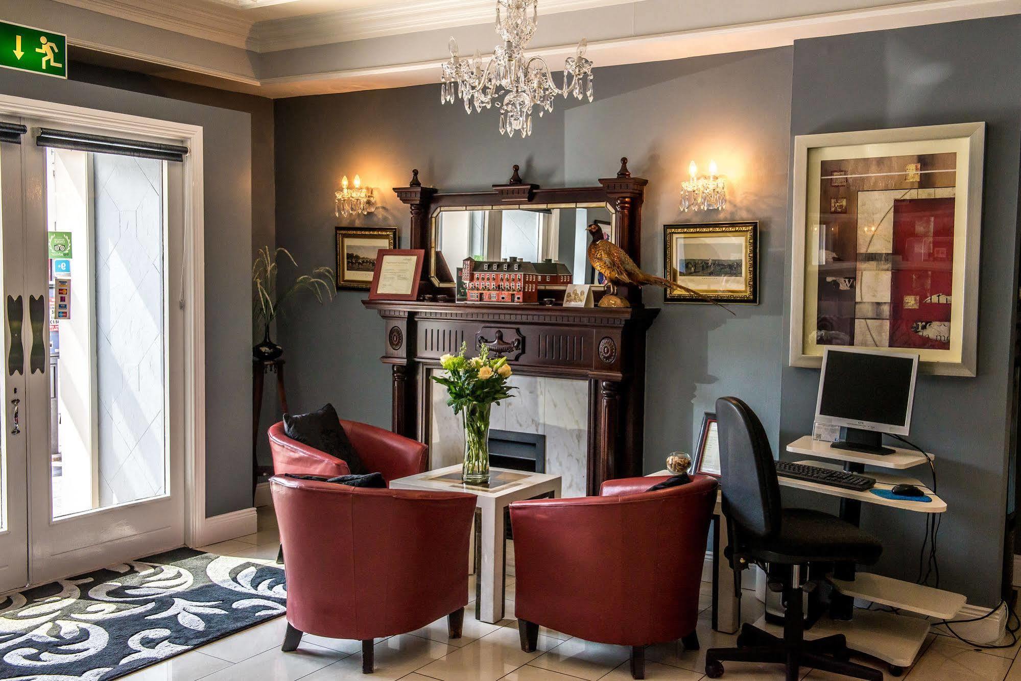 Mcsweeney Arms Hotel Cill Airne Kültér fotó