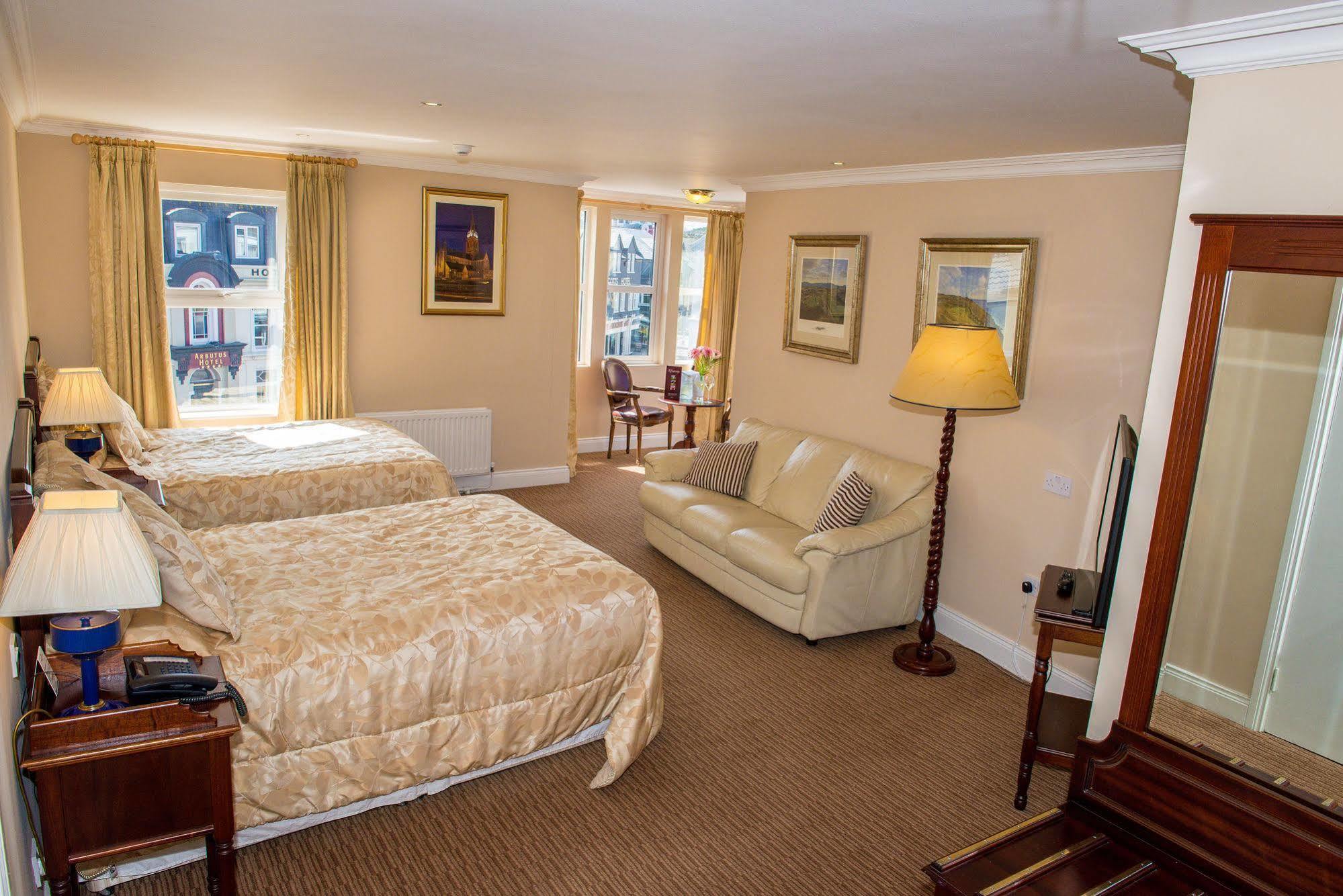 Mcsweeney Arms Hotel Cill Airne Kültér fotó