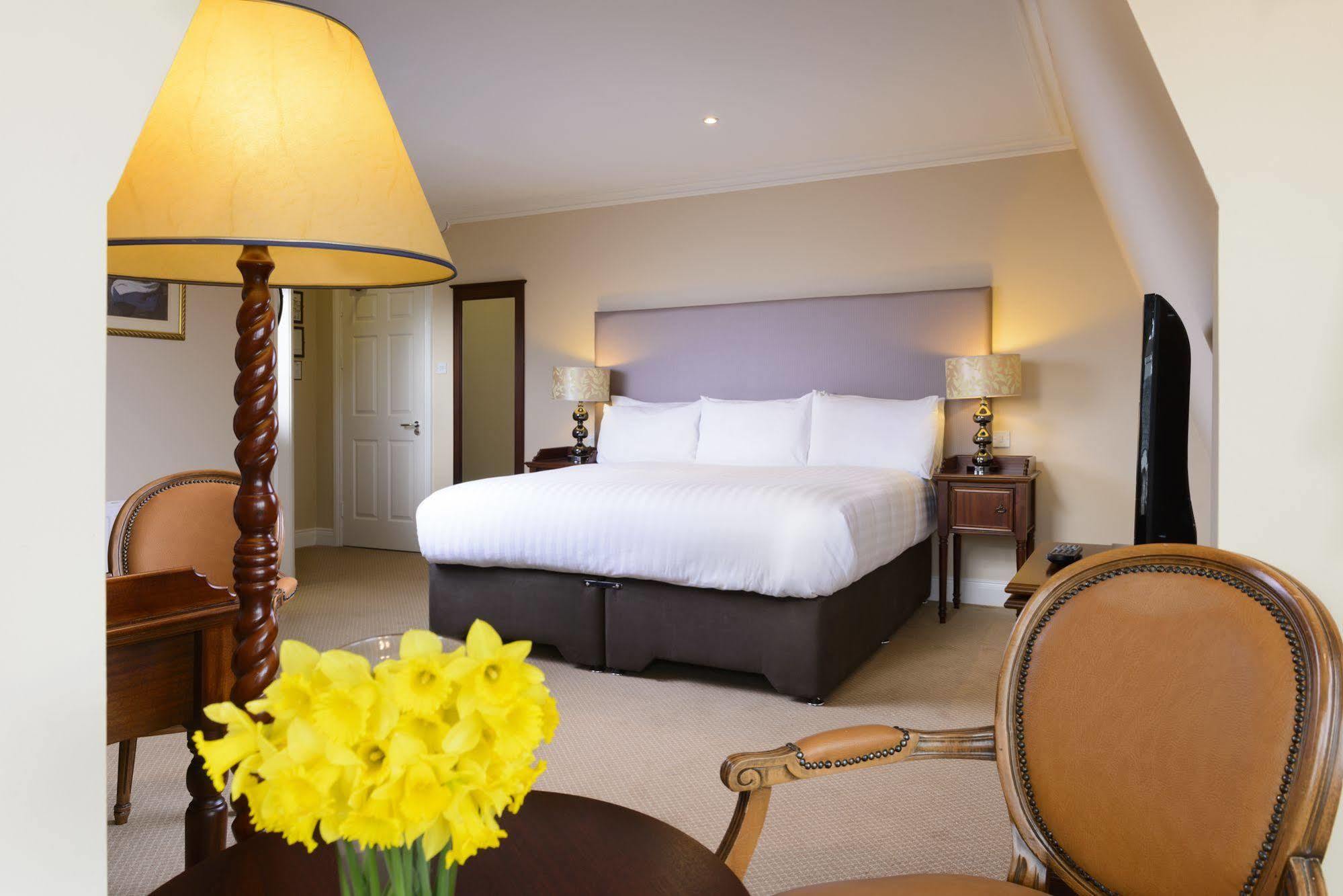 Mcsweeney Arms Hotel Cill Airne Kültér fotó