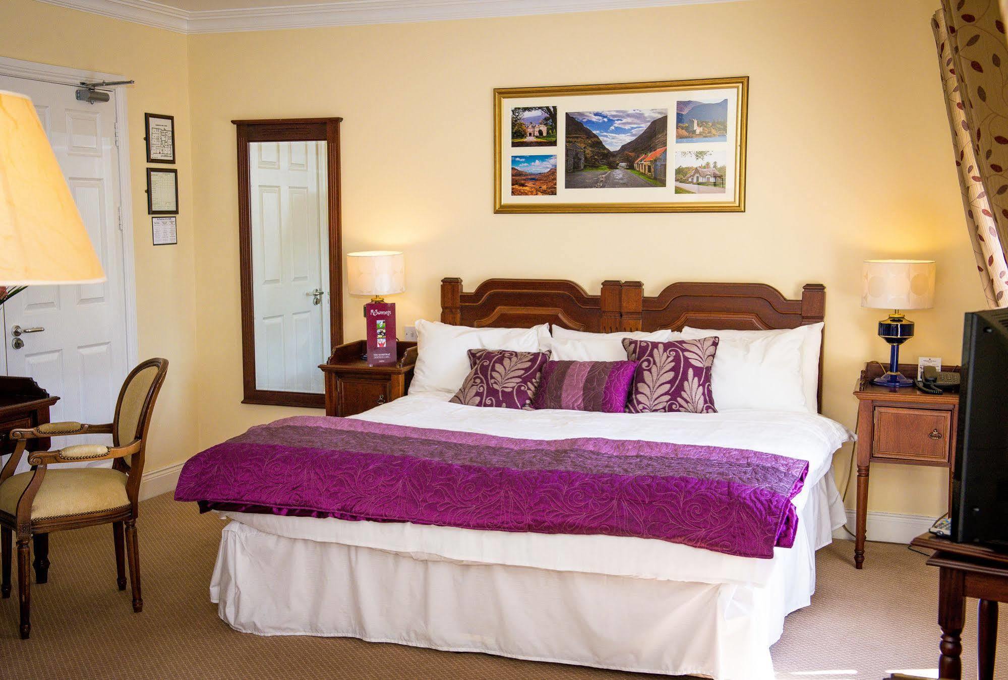 Mcsweeney Arms Hotel Cill Airne Kültér fotó