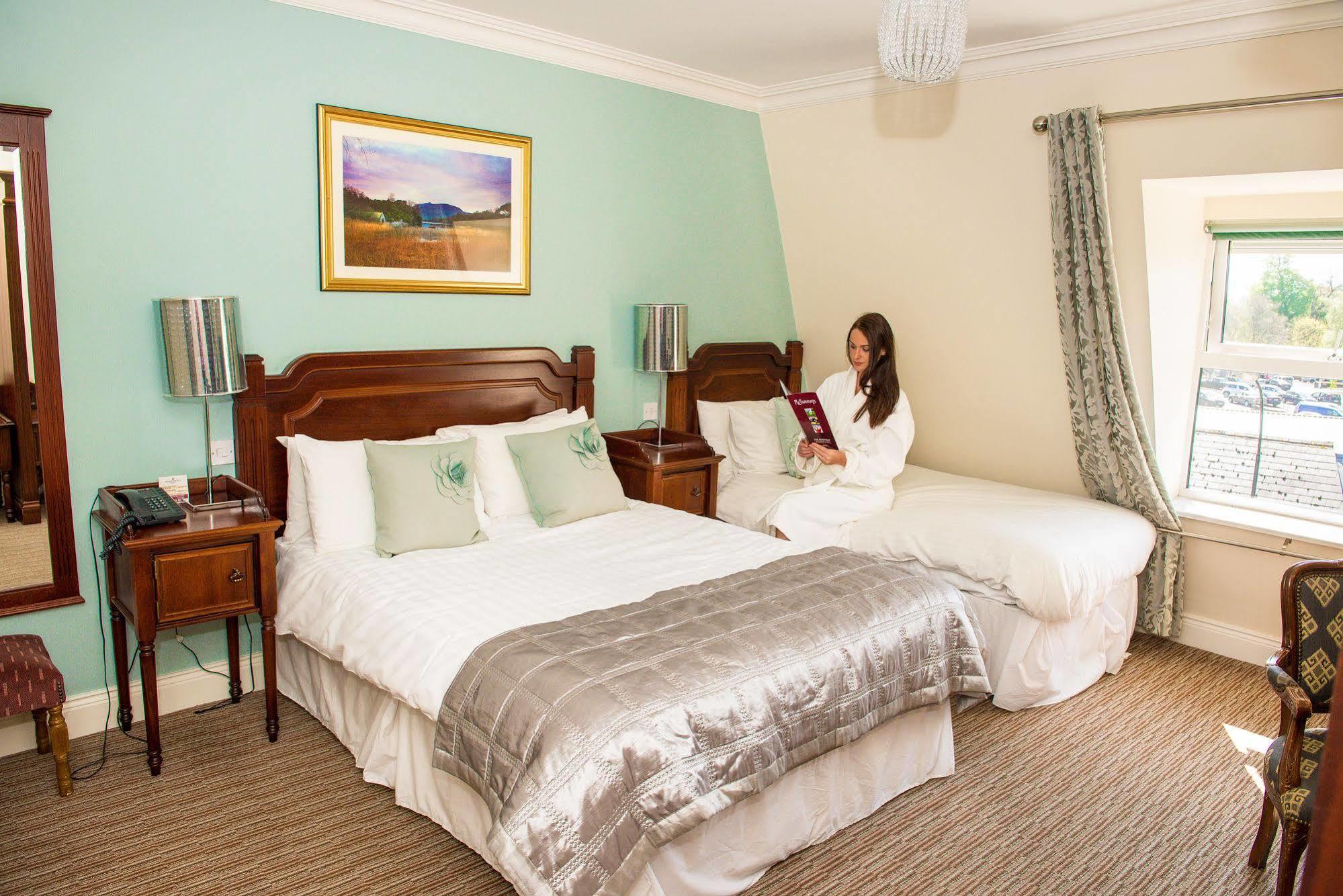 Mcsweeney Arms Hotel Cill Airne Kültér fotó