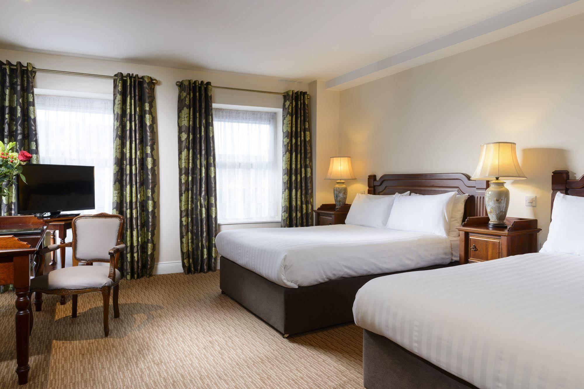 Mcsweeney Arms Hotel Cill Airne Kültér fotó