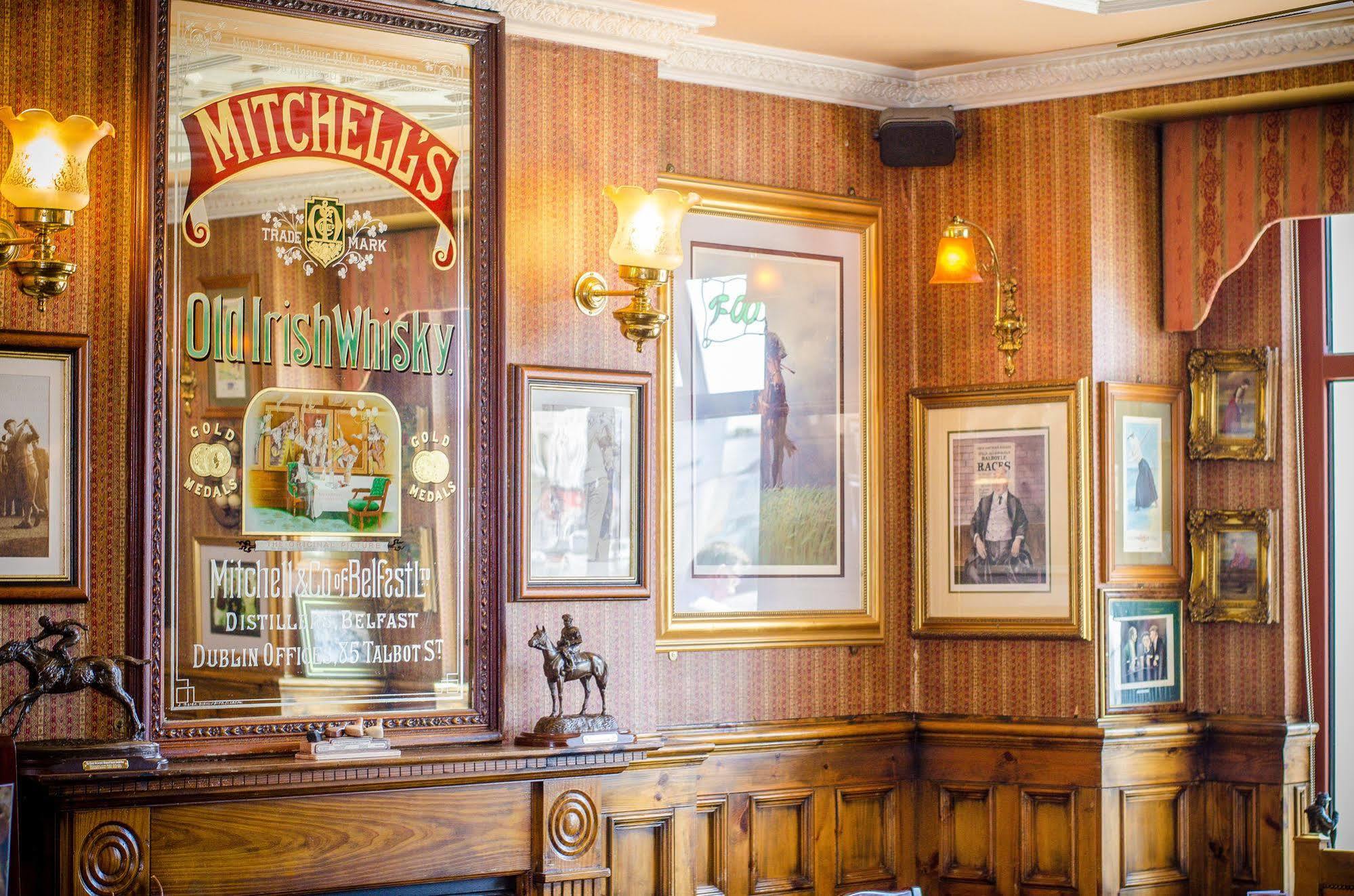 Mcsweeney Arms Hotel Cill Airne Kültér fotó